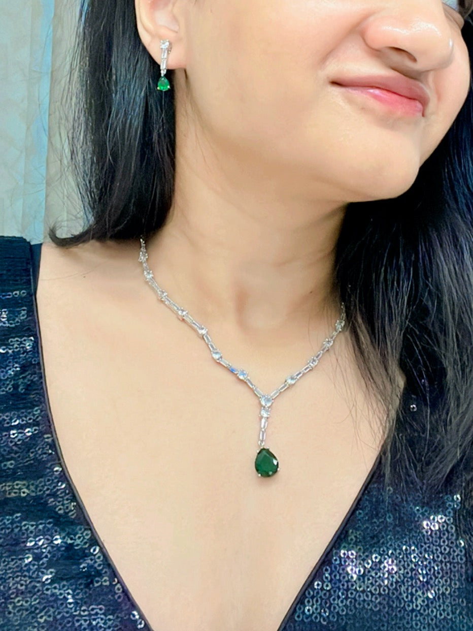 Hanifa AD Necklace Set