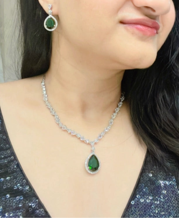 Avyana AD Necklace Set