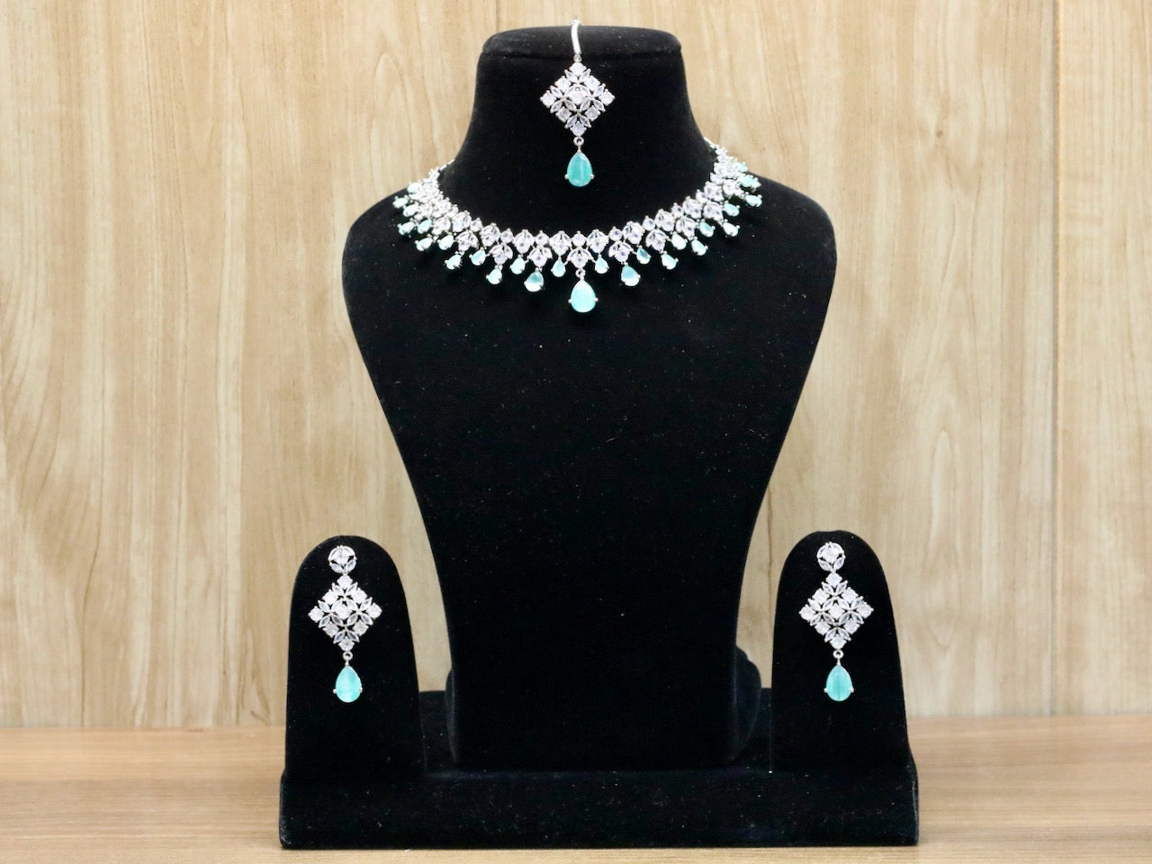 Azer AD Necklace Set
