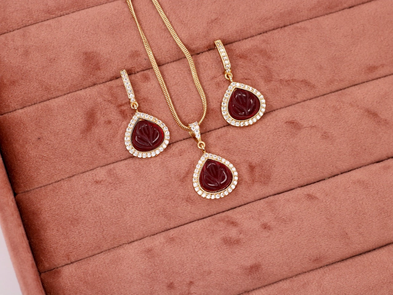 Jazeer Kundan Pendant Set