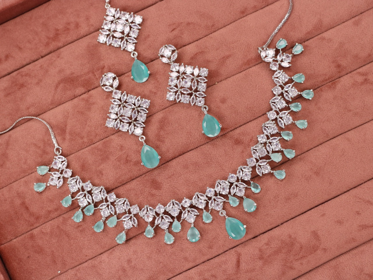 Azer AD Necklace Set