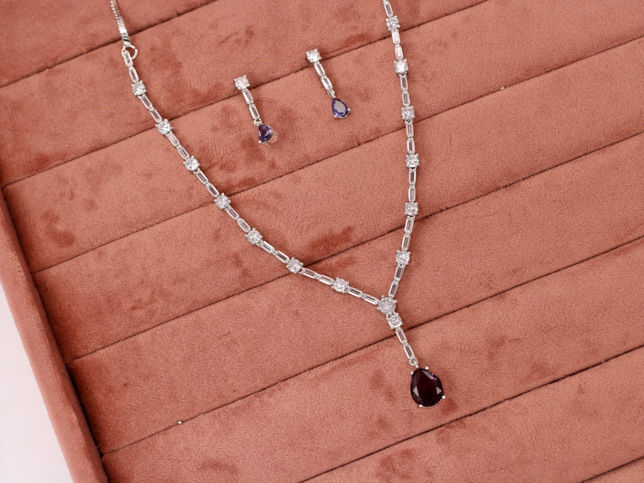 Hanifa AD Necklace Set
