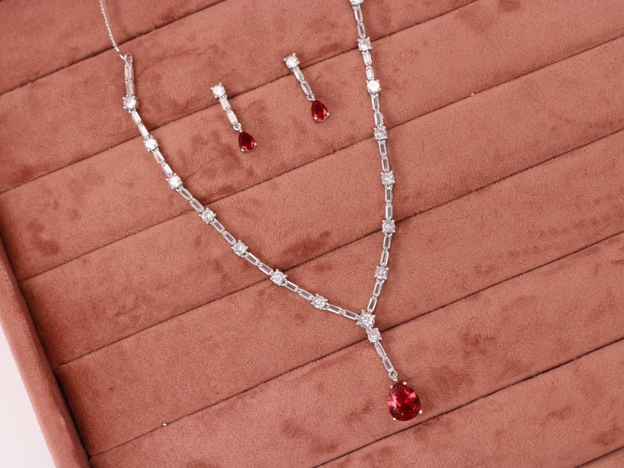 Hanifa AD Necklace Set