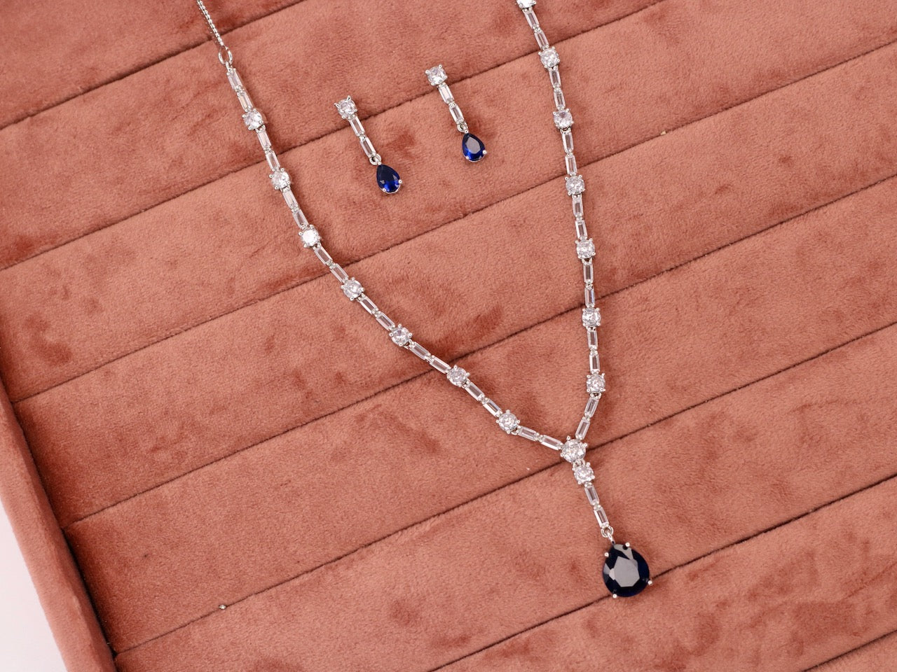 Hanifa AD Necklace Set