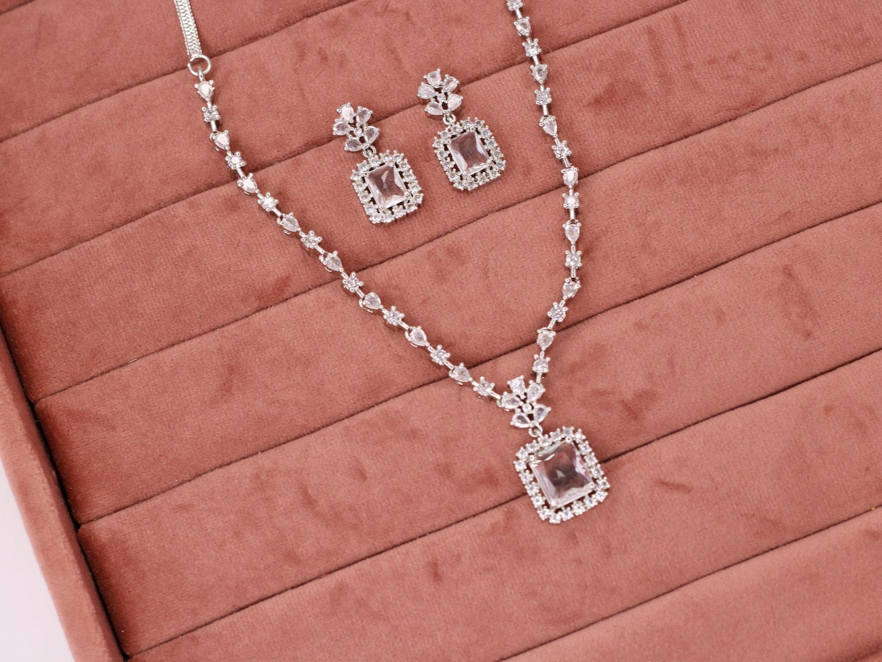 Alia AD Necklace Set