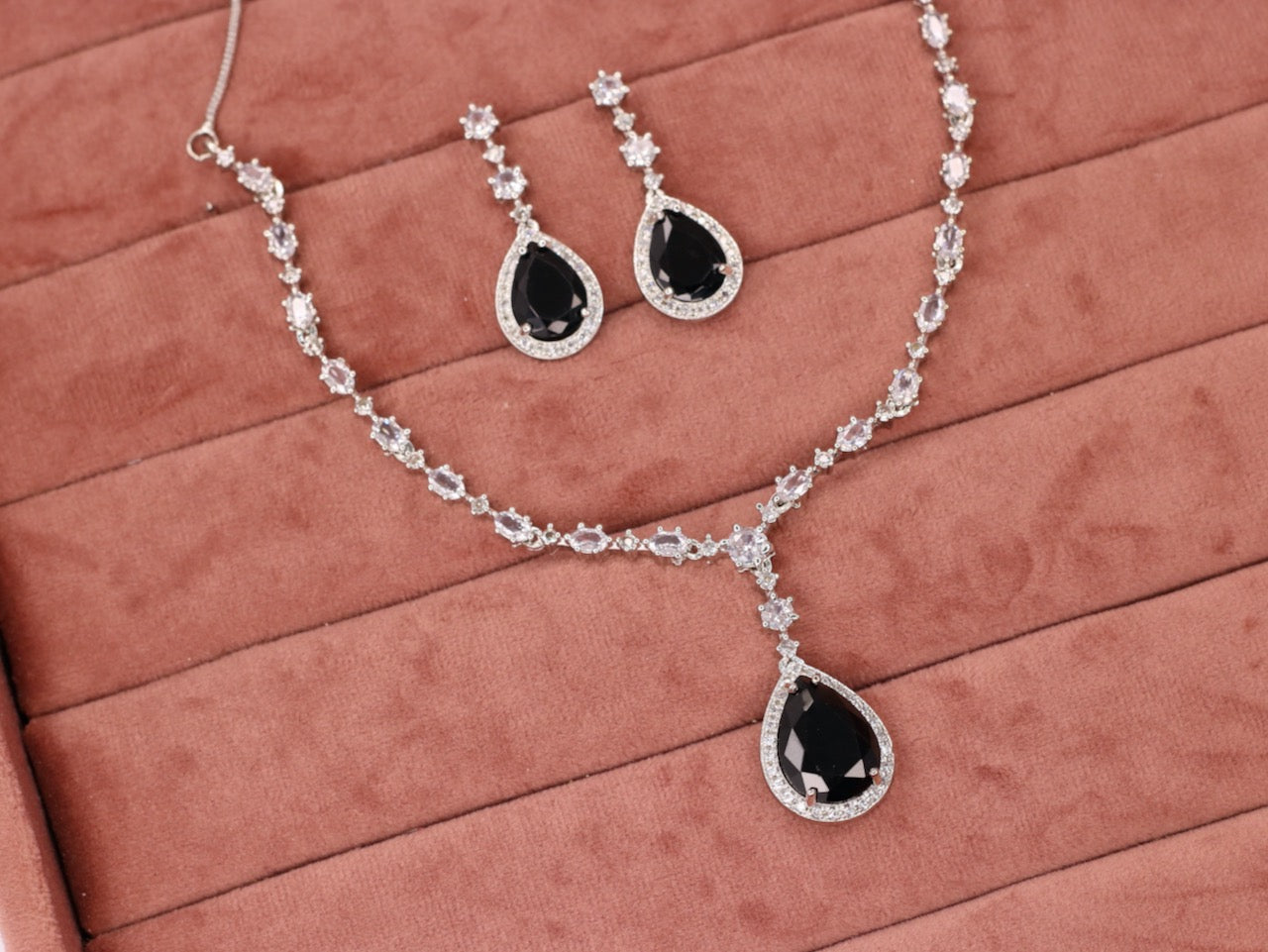 Raisa AD Necklace Set