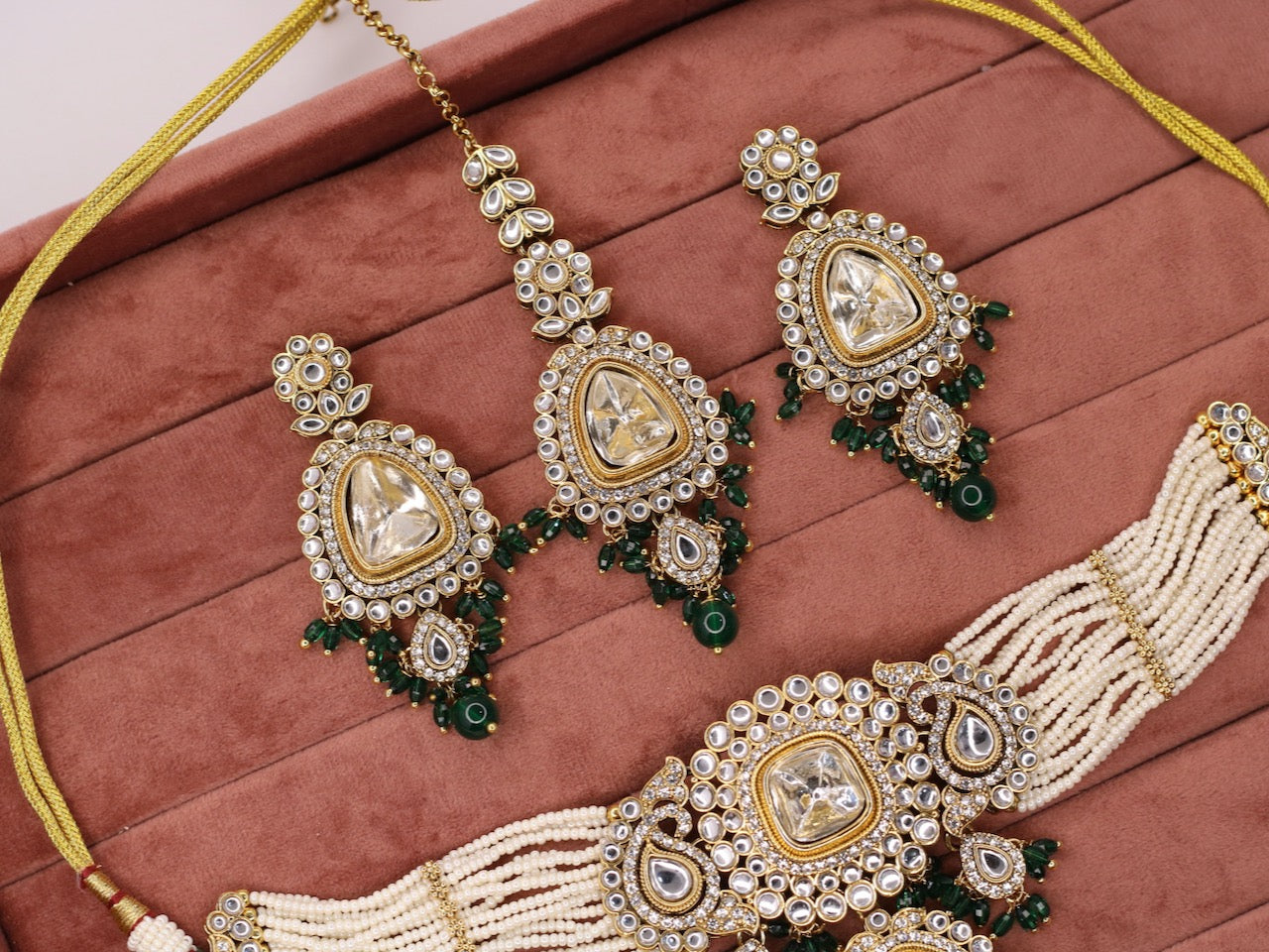 Aabrah Kundan Necklace Set