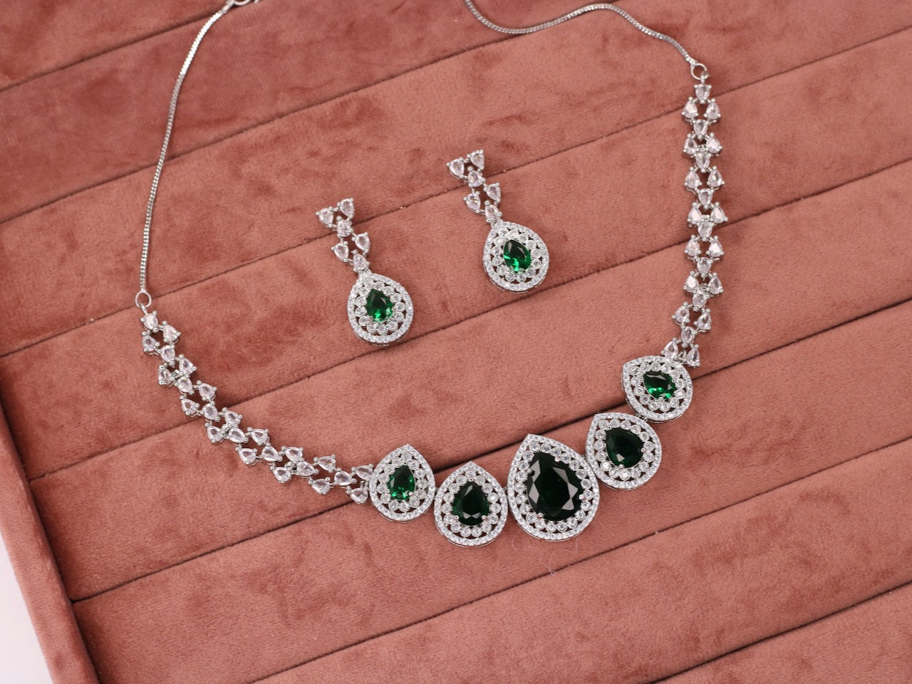 Nasrin AD Necklace Set