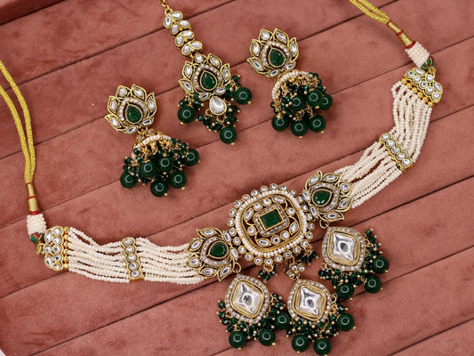 Aabru Kundan Necklace Set